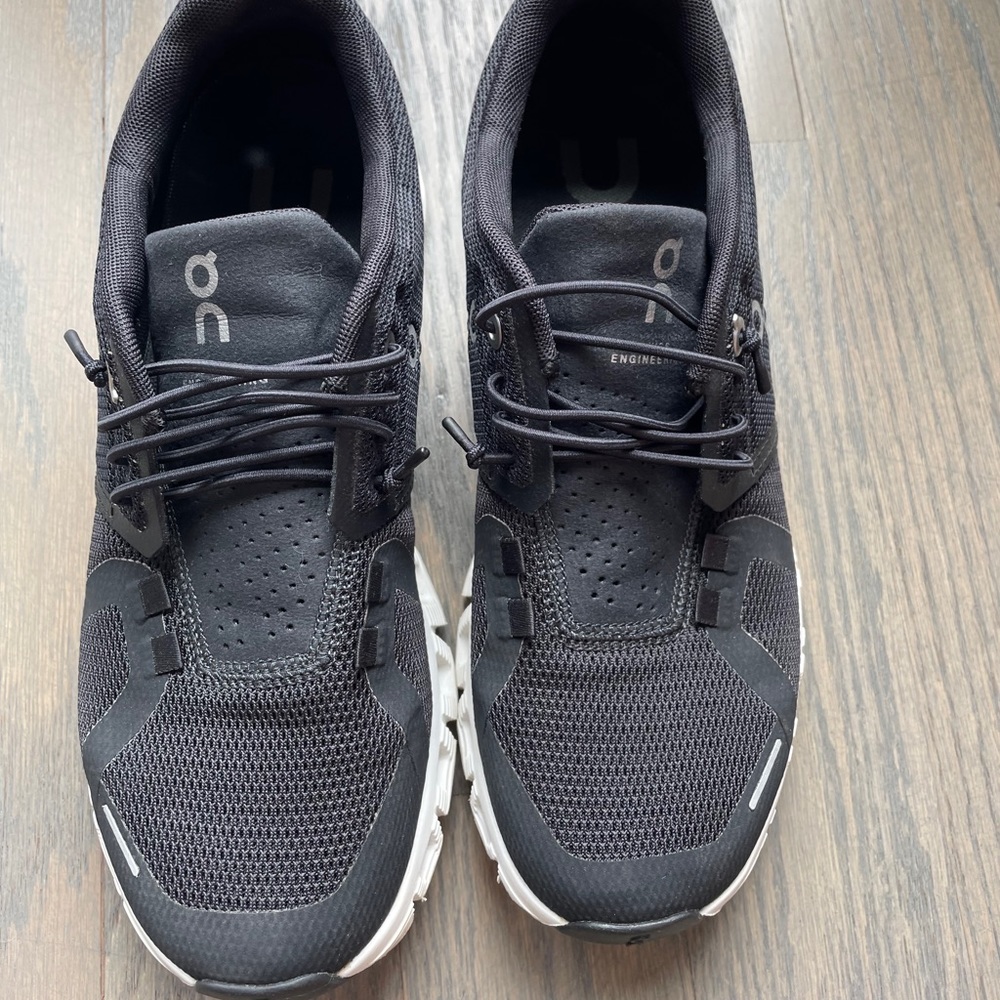Barely worn OnCloud sneakers